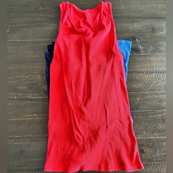 4 pack colored men’s under tanks/tank tops - Picture 2 of 3